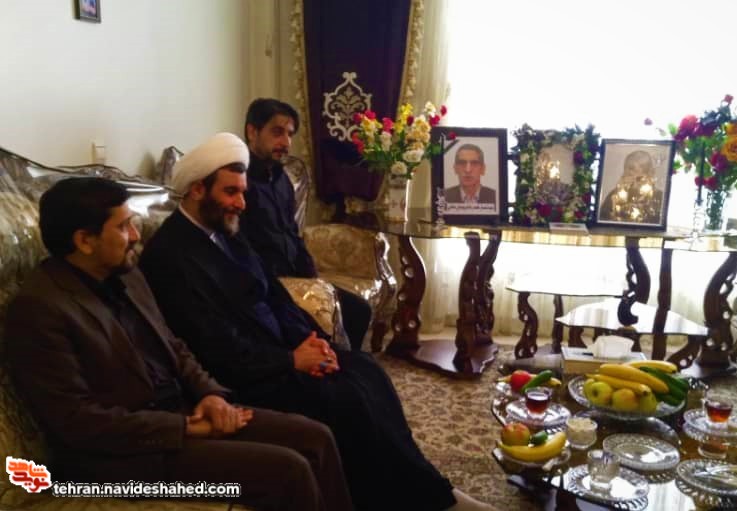 دیدار معاون فرهنگی و آموزشی بنیاد با خانواده جانباز شهید صادقی