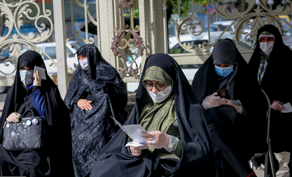 «اهدای خون»؛ ایثار زنان بسیجی در راه مبارزه با «کرونا»