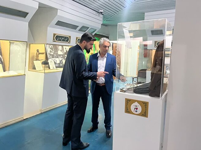 فرزند شهید آیت‌الله سید محمدعلی آل‌هاشم از موزه مرکزی شهدا بازدید کرد
