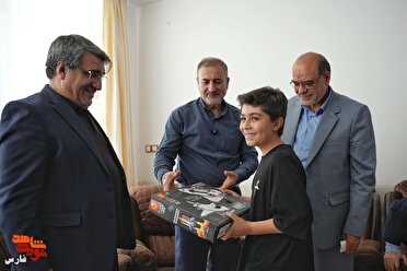 دیدار معاون فرهنگی بنیاد شهید با خانواده شهید «عبدالرضا کیانی» در شیراز