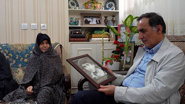گزارش تصویری /دیدار معاون رییس جمهور و رییس بنیاد شهید و امور ایثارگران با مادر شهیدان والامقام خالقی‌پور