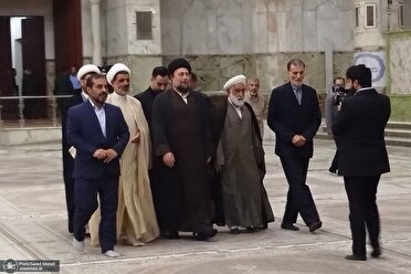رالی آزادگان قم از حرم حضرت معصومه(س) تا حرم امام خمینی(ره) برگزار شد