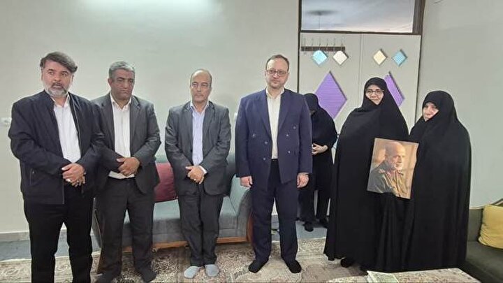 اهمیت نقش خانواده در روایتگری زندگی شهیدان/ دیدار با خانواده شهیدان «نورعلی و فرج الله شوشتری» و سردار شهید «اکبر ابراهیم زاده»