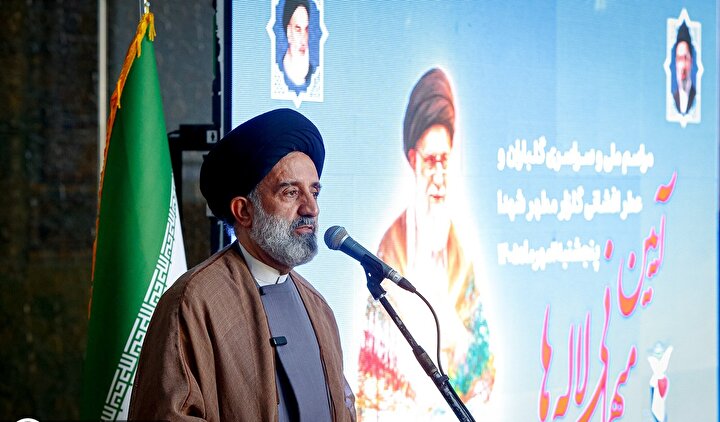 جمهوری اسلامی سیلی محکمی بر صورت دشمن خبیث زد/   دشمن شناسی در تداوم راه شهدا است