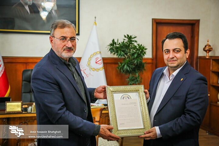 تجلیل بنیاد شهید و امور ایثارگران از مدیرعامل بانک ملی ایران/  تداوم روحیه ایثارگری جلوه‌ای از پیروزی در برابر دشمنان است