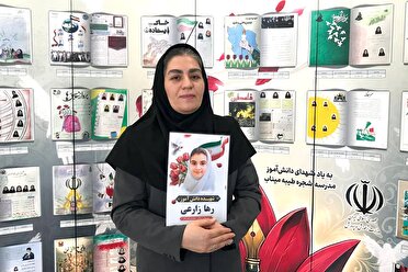 فیلم/ مادر یکی از دانش آموزان مدرسه شجره طیبه میناب؛ رها در آغوش معلمش زیر آوار پیدا شد