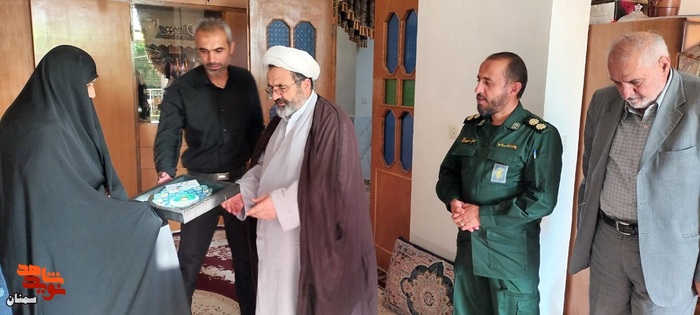 دیدار مسئولان دامغانی با خانواده معزز شهید والامقام عبدالرضا غریب‌نژاد - بیست و پنجم خردادماه ۱۴۰۱ روستای دیباج دامغان